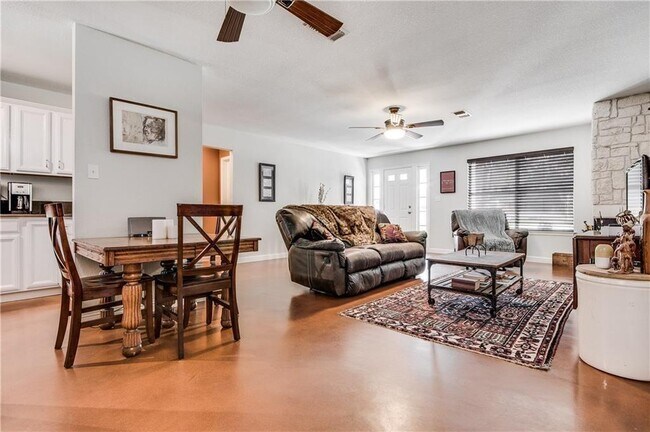 Building Photo - 1302 River Ridge Dr