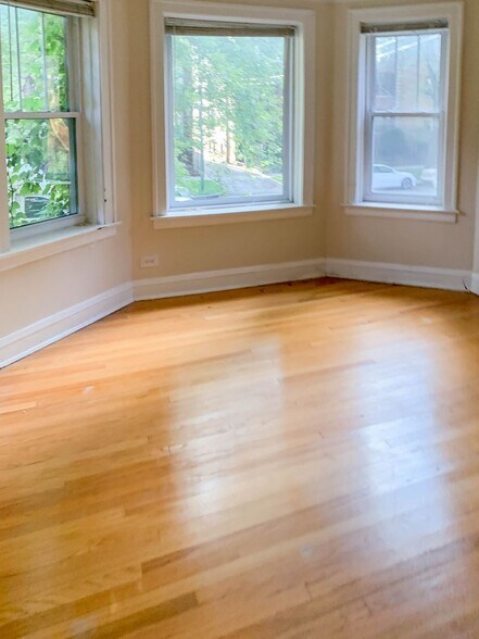 Building Photo - 4913 N Hermitage Ave