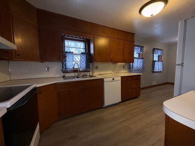 Building Photo - Single Family Home with Two Car Garage