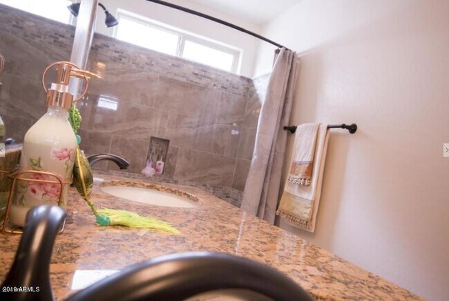 Building Photo - Gorgeous 4 Bed Laveen home in reputed Trailside Point community ++ WALK TO SCHOOL !!