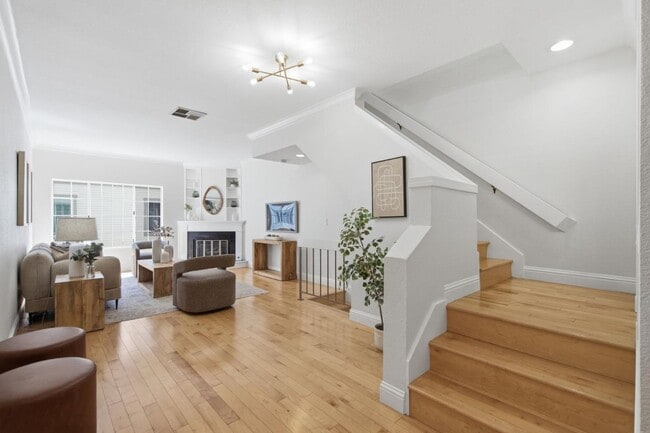 Building Photo - 991 Belmont Terrace