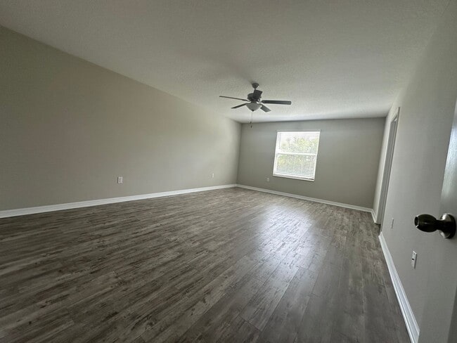 Building Photo - Beautiful 6 Bedroom Home