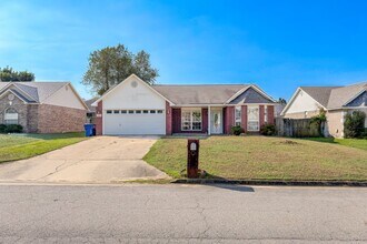 Building Photo - Gorgeous 3 Bed / 2 Bath Home in Fort Smith...