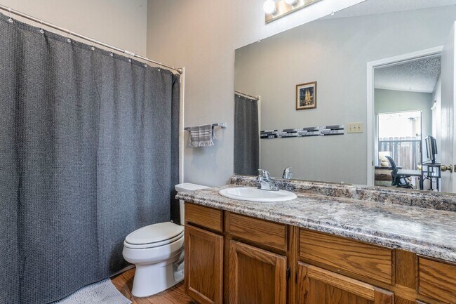 Building Photo - RENOVATED 3-BEDROOM IN NORTHWEST CROSSING