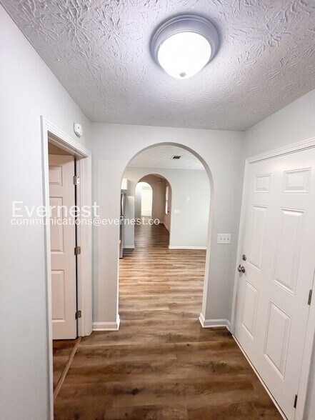 Building Photo - 908 Castle Ct