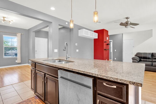 Building Photo - 5725 W Milada Dr