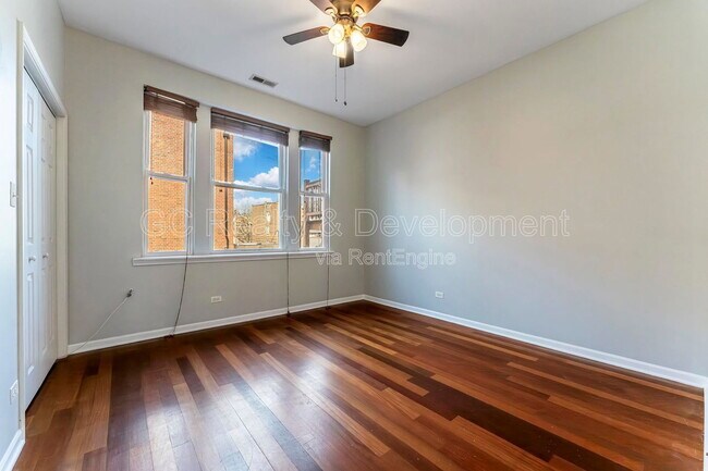 Building Photo - 4406 N Sacramento Ave