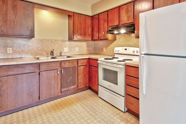 Building Photo - Private & Cozy Duplex In Prime Holland Loc...