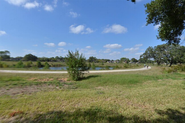 Building Photo - 15322 Torry Pines Rd