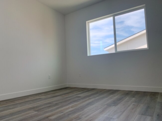 Building Photo - 4825 Riverton Ave