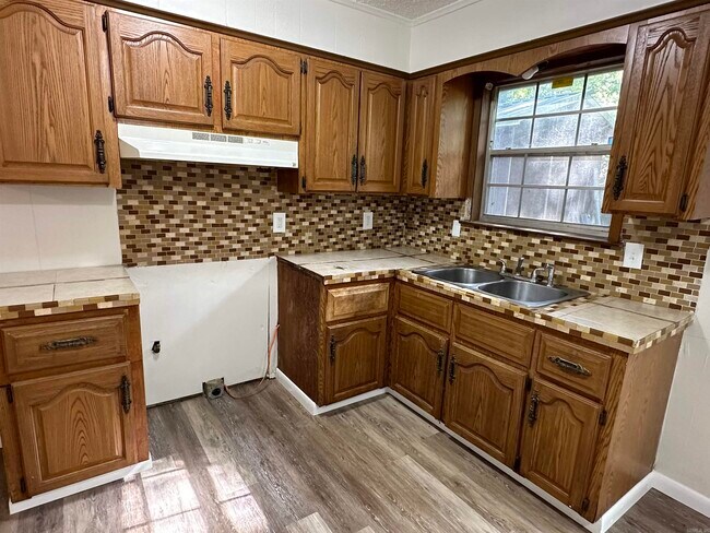 Building Photo - 9615 Comstock Rd