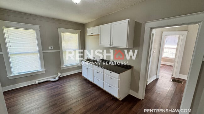 Building Photo - 696 Decatur St