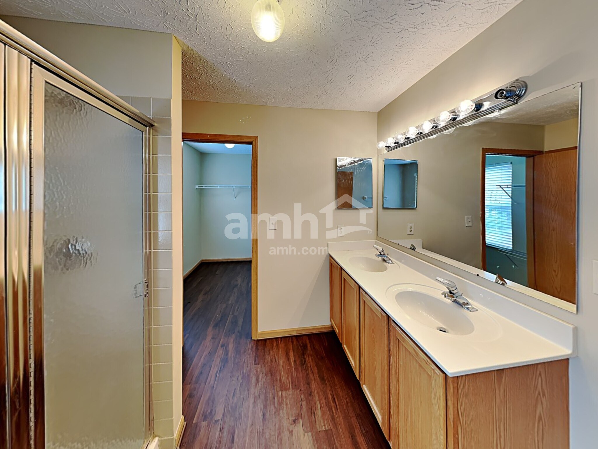 Building Photo - 472 Greenhill Dr