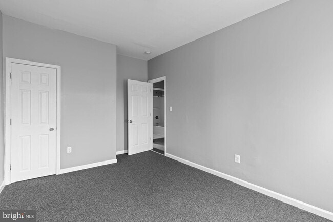 Building Photo - 1209 N Dukeland St