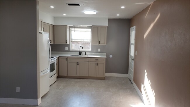 Building Photo - 651 16th St NW