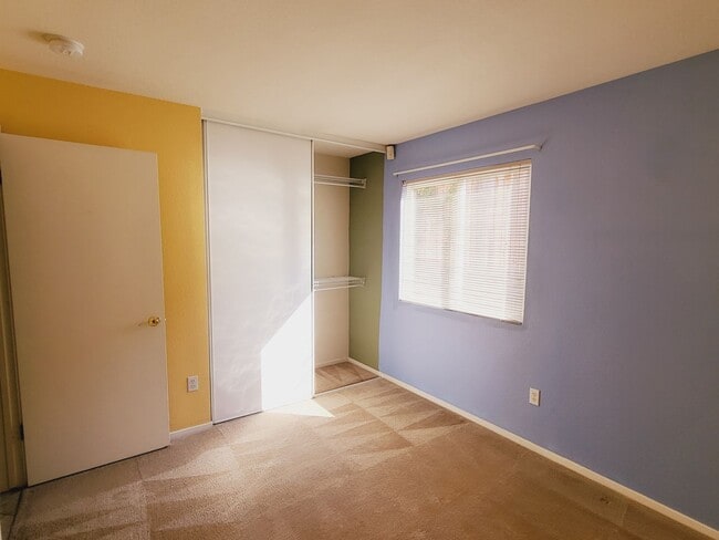 Building Photo - Very Nice Single Story Home