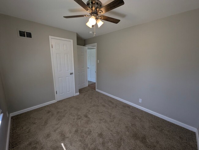 Building Photo - Updated Open-Concept with Sunroom & Finished Basement Space