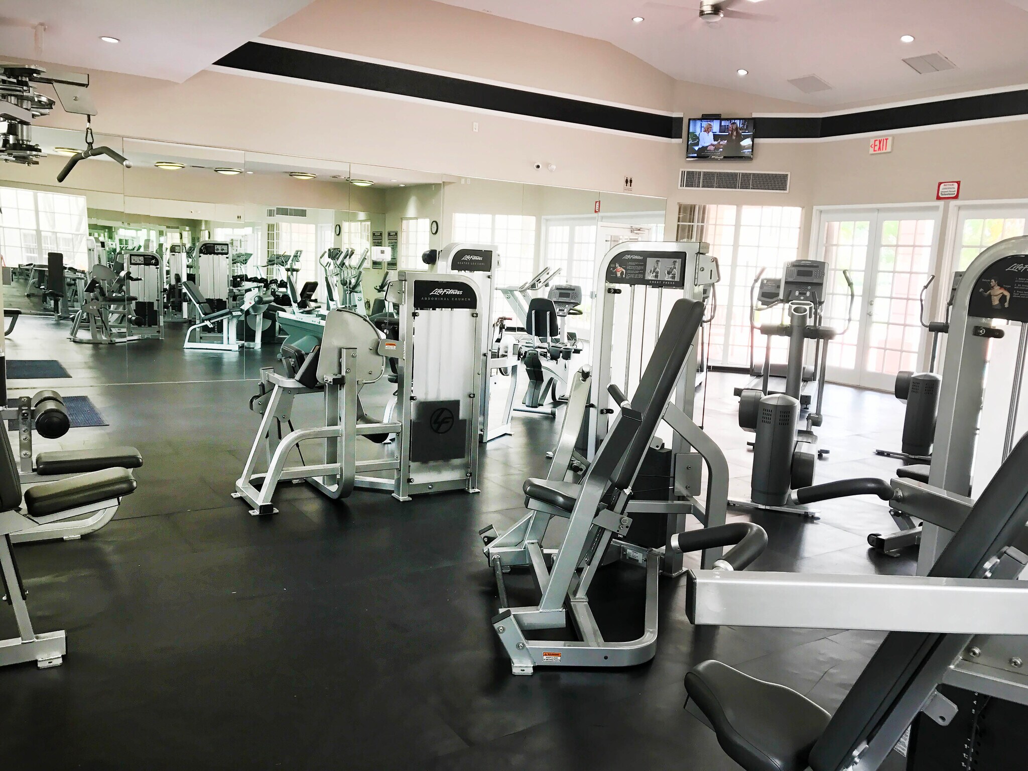 Building Photo - 2810 N Oakland Forest Dr