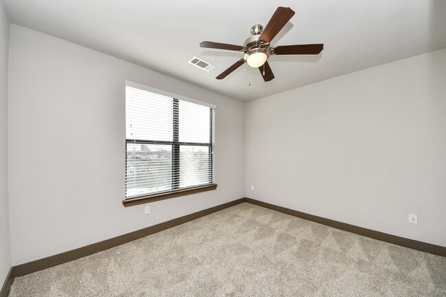 Building Photo - 5454 State St