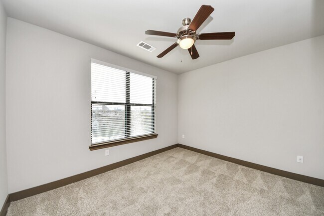 Building Photo - 5454 Washington Ave