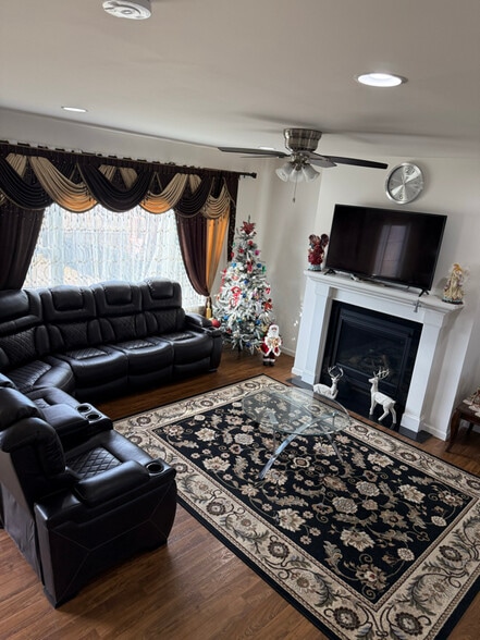 Building Photo - 352 Reserve Ln