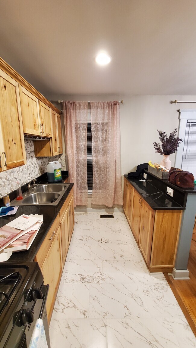 Kitchen - 1606 E 85th St