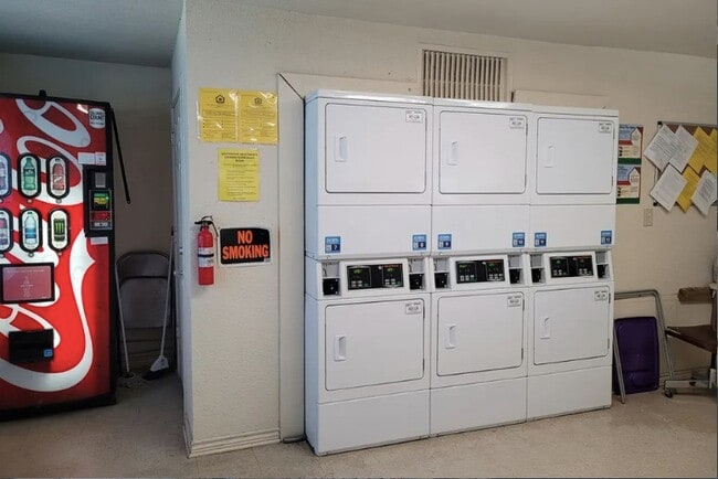 Building Photo - 2050 S Byrd Ave