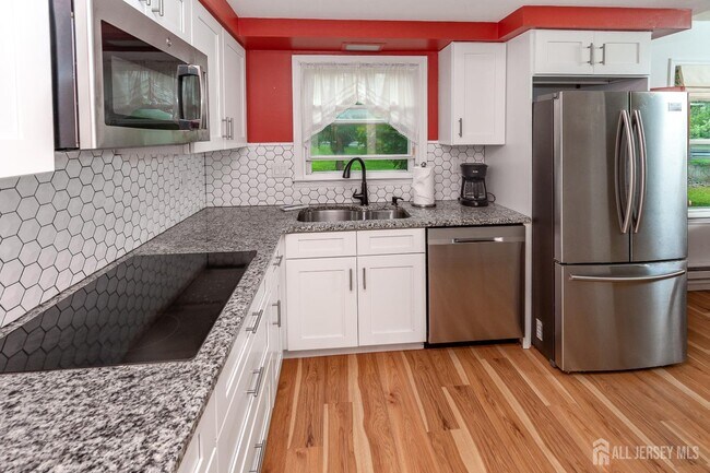Building Photo - 456 Roxbury Ln