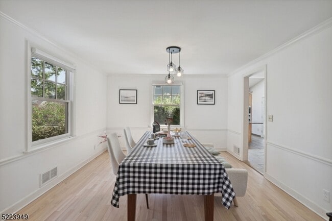Building Photo - 24 Thackeray Dr