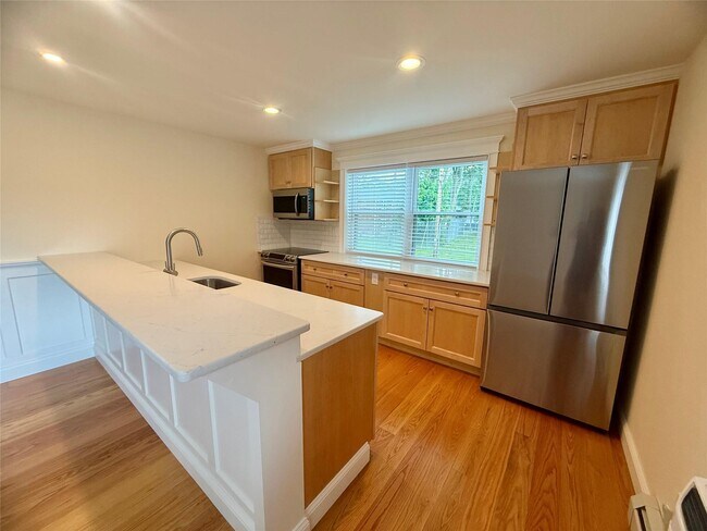 Building Photo - 250 Beechwood Ave
