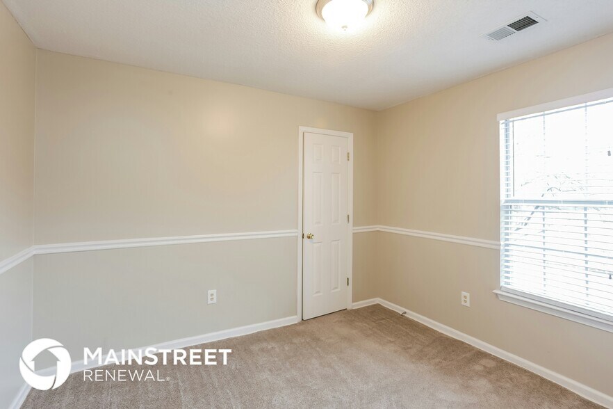 Building Photo - 6659 Ross Manor Dr