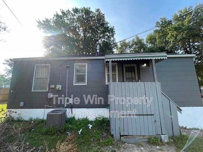 Building Photo - 1901 Eagle Dr