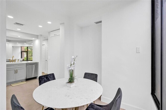 Building Photo - 7484 La Paz Blvd