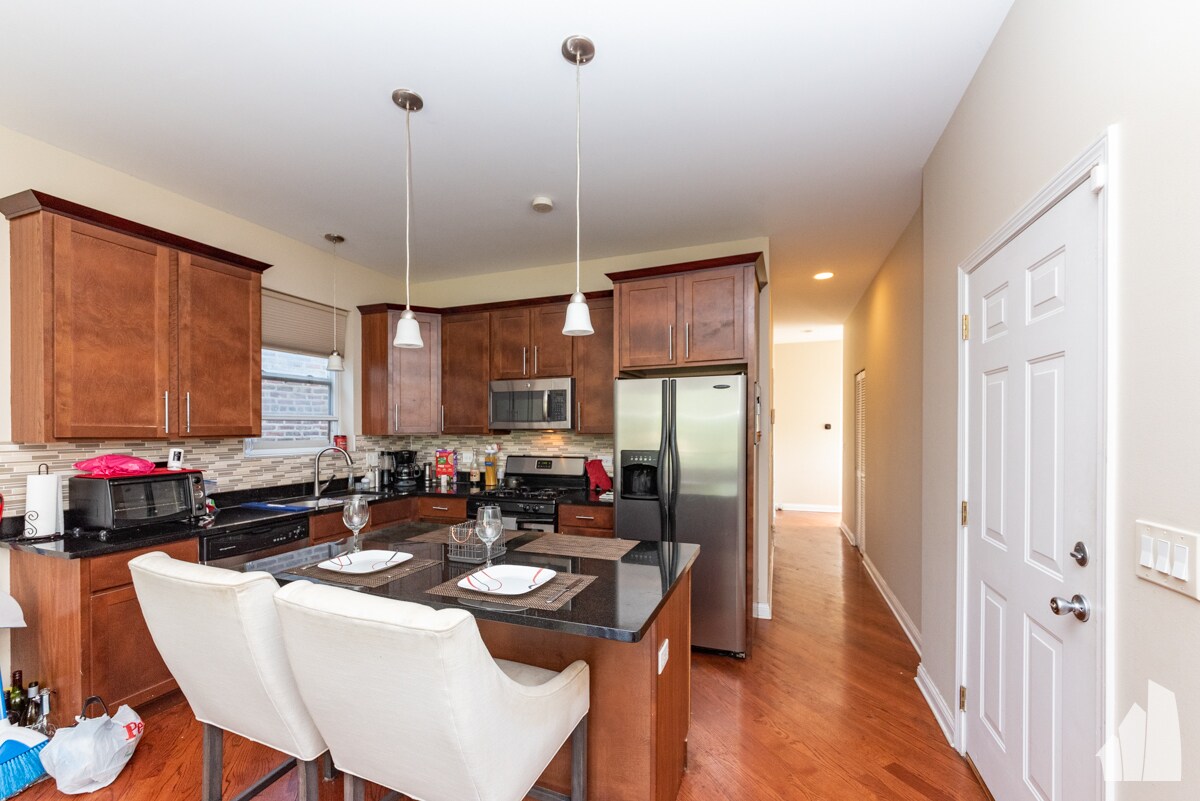 Building Photo - 2535 W Flournoy St