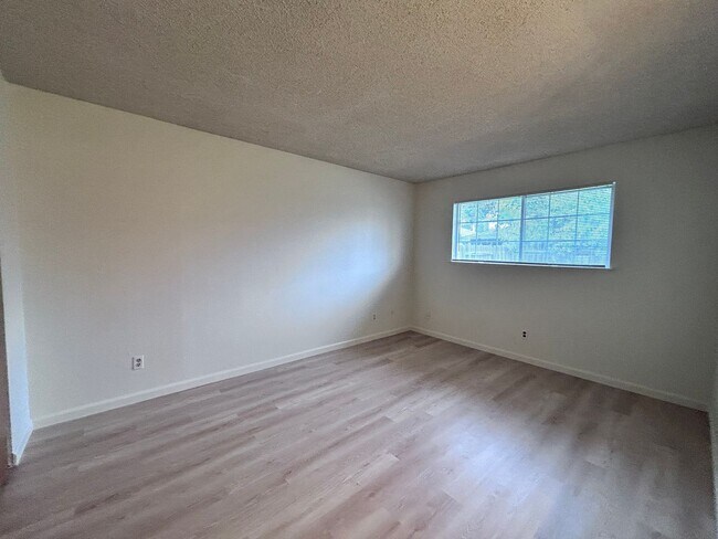 Building Photo - 10149-10151 Satow Drive