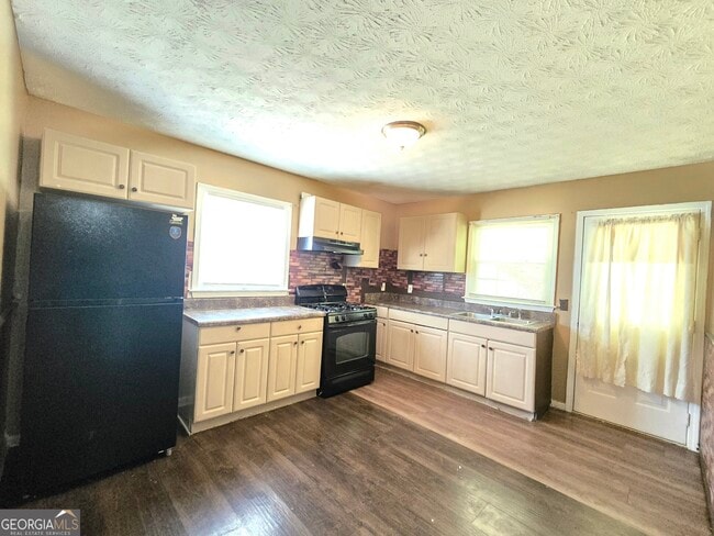 Building Photo - 321 Thomas Dorsey Dr