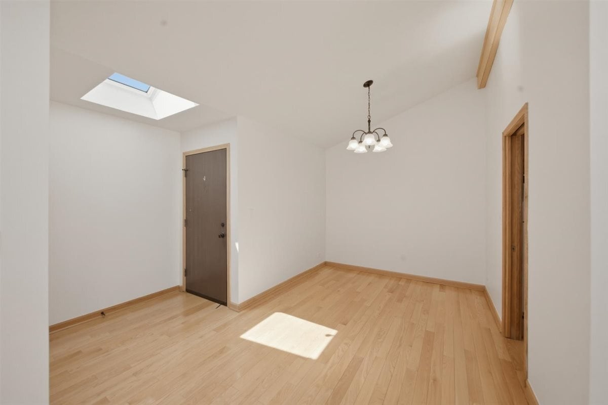 Building Photo - 1671 Grosvenor Cir
