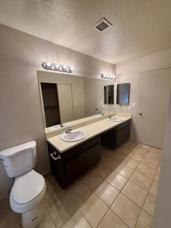 Building Photo - 3556 W Avenida Del Mar