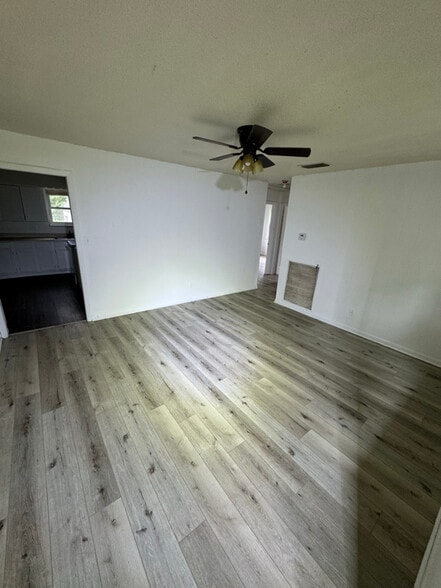 Building Photo - 1317 Hendrix Dr