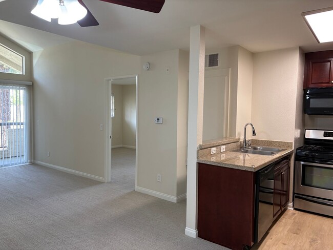 Building Photo - 1 Bedroom Resort Style Living at THE MET! ...