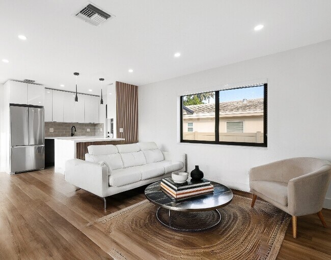 Building Photo - 1201 N 16th Ave