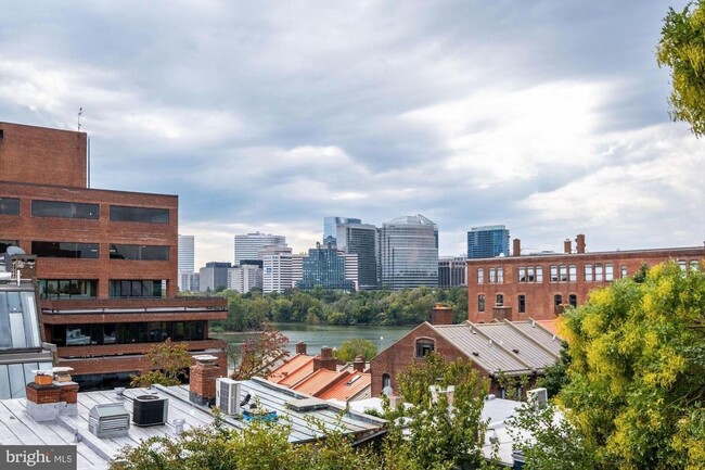 Building Photo - GEORGETOWN - 2 level 2/2.5 Custom Condo City Living W/ UNDERGROUND PARKING!!