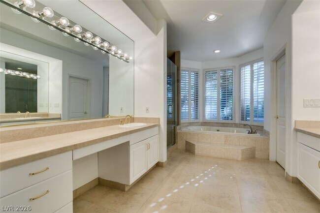 Building Photo - 174 Buena Ct