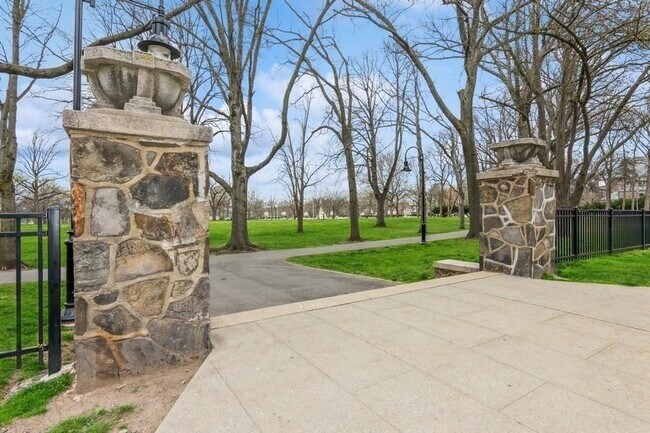 Building Photo - 20 Bentley Ave