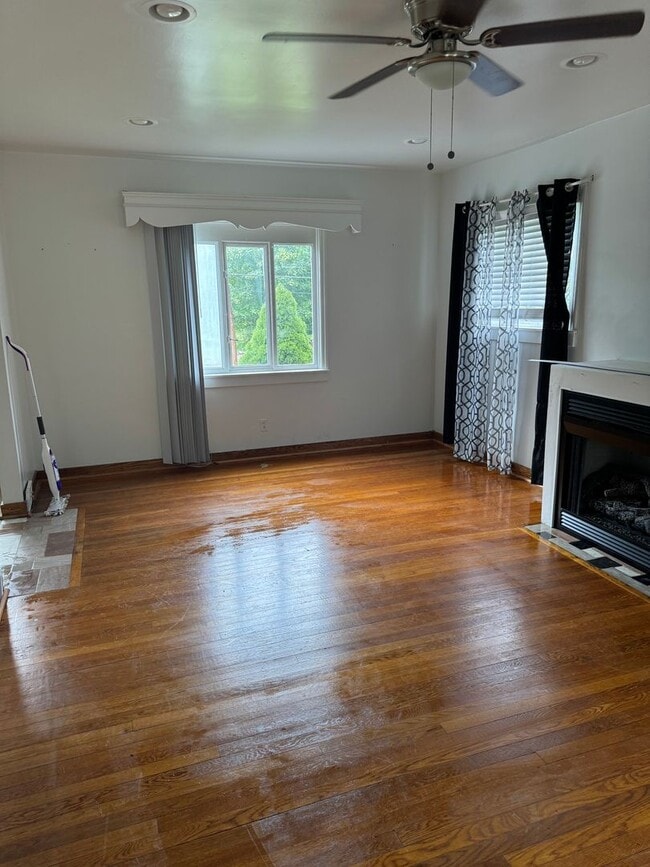 Building Photo - 2-bedroom House for Rent in Monongahela