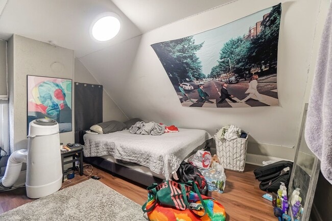 Building Photo - Large Clifton House For 2026-2027!