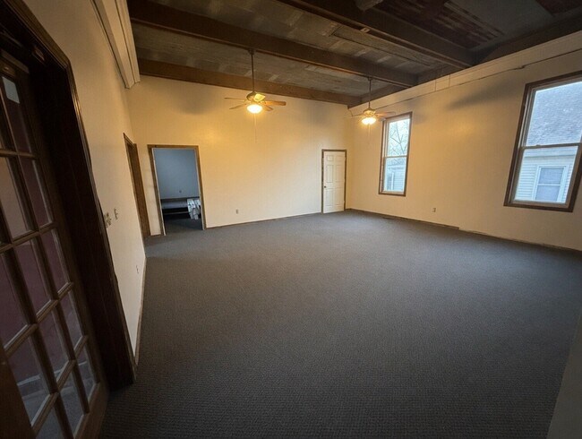 Building Photo - 302 S Mayne St