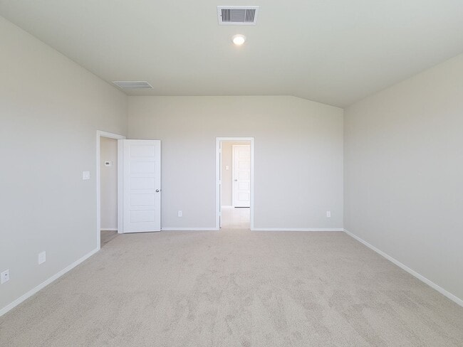 Building Photo - Single-story layout features a bright, open concept living area, dining space, and kitchen. Pebbl...