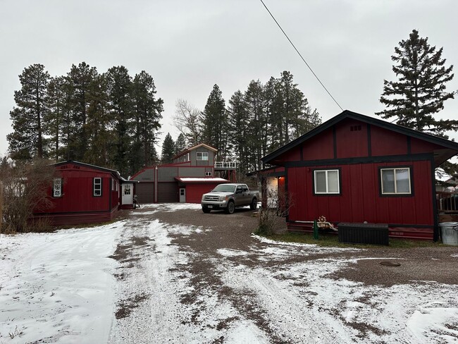 Building Photo - Custom Kalispell Home with Spectacular Views