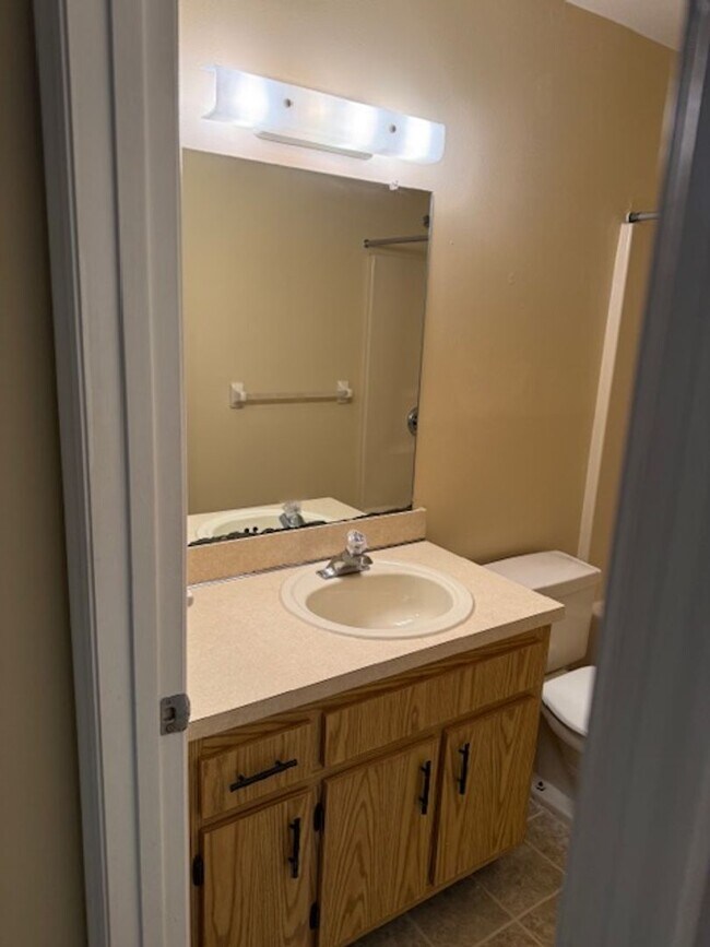 Building Photo - Coral Gardens Two bedroom condo
